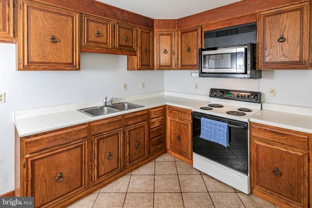198 HOLLOW RD, Skillman, NJ 08558