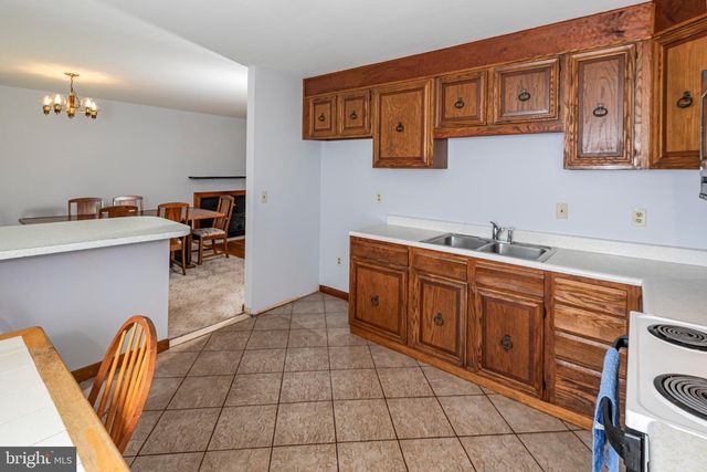 198 HOLLOW RD, Skillman, NJ 08558