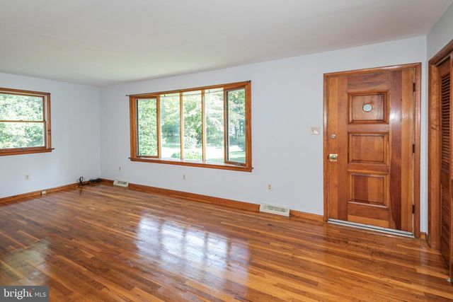 198 HOLLOW RD, Skillman, NJ 08558