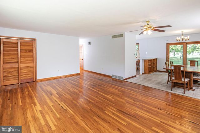 198 HOLLOW RD, Skillman, NJ 08558