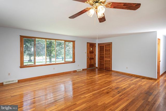 198 HOLLOW RD, Skillman, NJ 08558