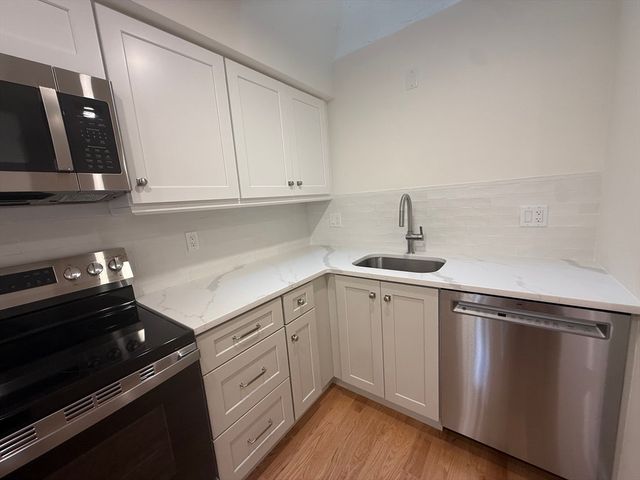 105 Beaconsfield 1, Brookline, MA 02445