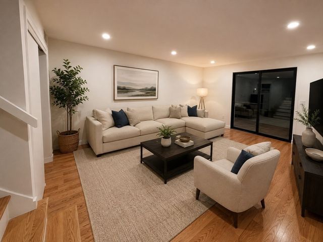 105 Beaconsfield 1, Brookline, MA 02445