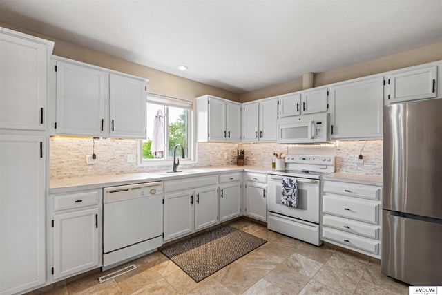 15309 Wirt Street, Omaha, NE 68116