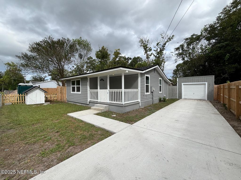 8525 PEACH Street, Jacksonville, FL 32220