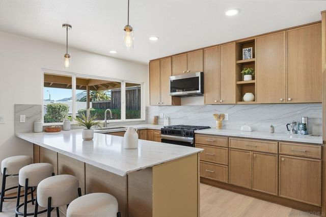 16625 SAN TOMAS DR, San Diego, CA 92128