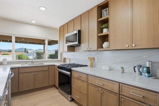 16625 SAN TOMAS DR, San Diego, CA 92128