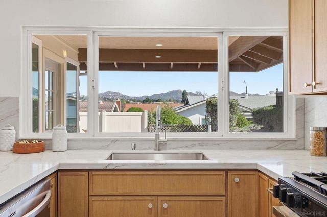 16625 SAN TOMAS DR, San Diego, CA 92128