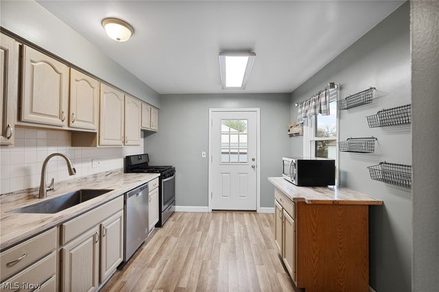 1704 Drenik Drive, Wickliffe, OH 44092