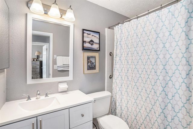 704 BRANNEN CIRCLE, Sun City Center, FL 33573