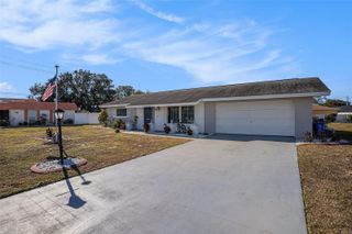 704 BRANNEN CIRCLE, Sun City Center, FL 33573