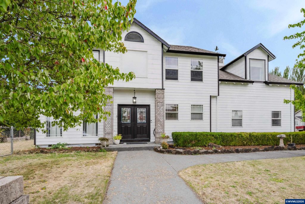Image 1 of property listing at 401 NE Faulconer St, Sheridan, OR 97378