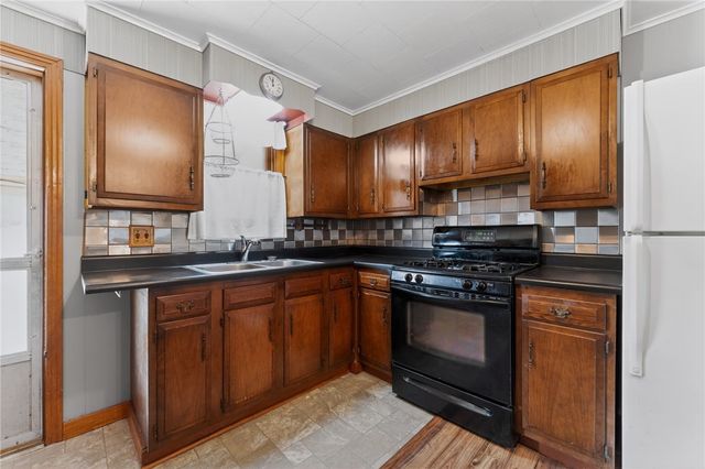 1109 1st St, Brownsville, PA 15444