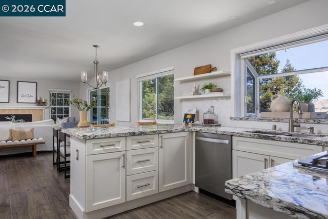 1121 Vista Point Ln, Concord, CA 94521