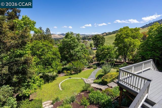 1121 Vista Point Ln, Concord, CA 94521