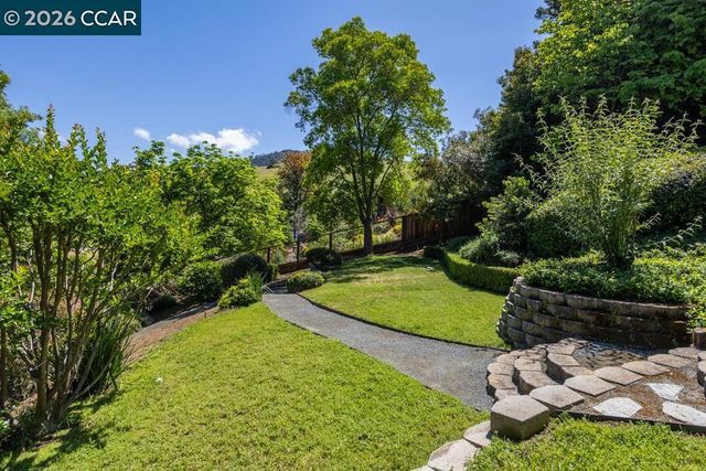 1121 Vista Point Ln, Concord, CA 94521