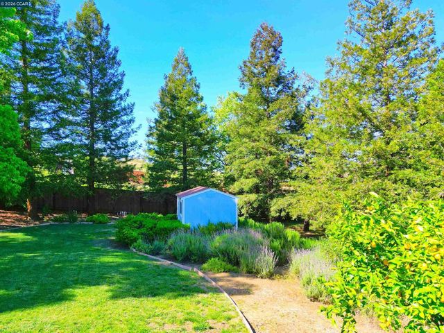 1121 Vista Point Ln, Concord, CA 94521