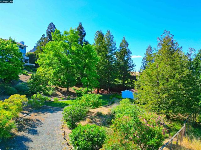 1121 Vista Point Ln, Concord, CA 94521