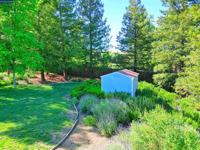 1121 Vista Point Ln, Concord, CA 94521