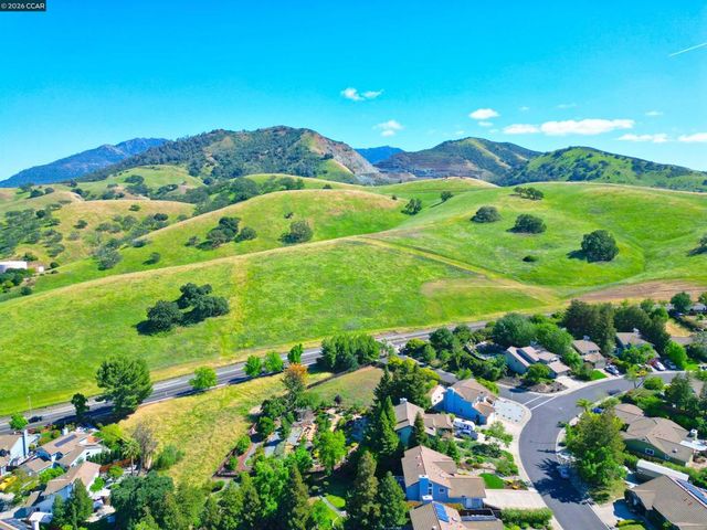 1121 Vista Point Ln, Concord, CA 94521