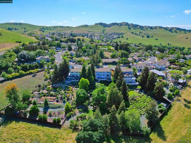 1121 Vista Point Ln, Concord, CA 94521