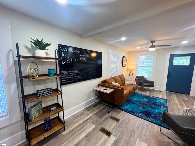 4 Lindberg Avenue, Greenville, SC 29601