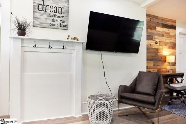 4 Lindberg Avenue, Greenville, SC 29601