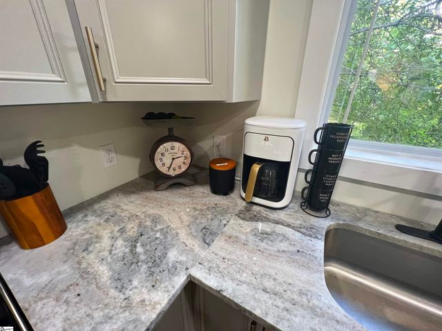 4 Lindberg Avenue, Greenville, SC 29601