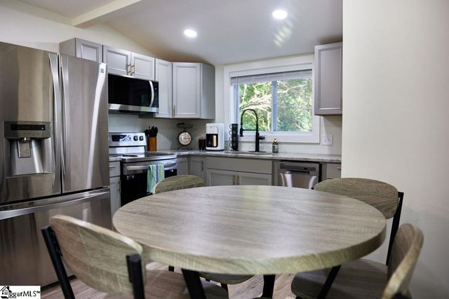 4 Lindberg Avenue, Greenville, SC 29601