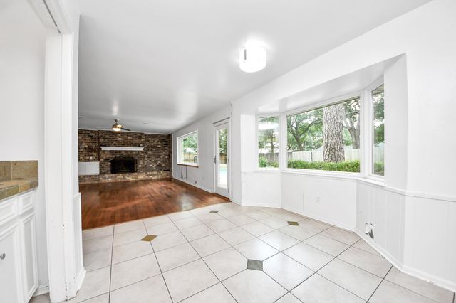 5807 Foresthaven Drive, Houston, TX 77066