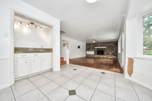 5807 Foresthaven Drive, Houston, TX 77066