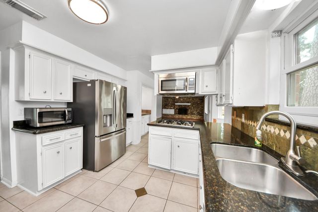 5807 Foresthaven Drive, Houston, TX 77066