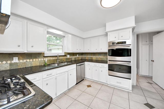 5807 Foresthaven Drive, Houston, TX 77066