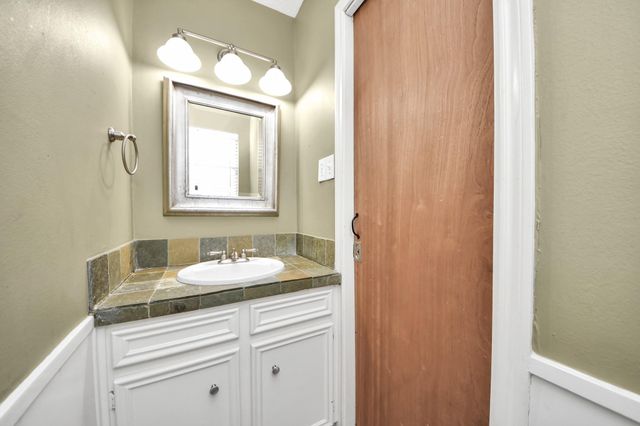 5807 Foresthaven Drive, Houston, TX 77066