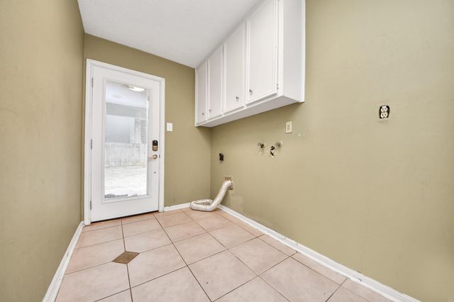 5807 Foresthaven Drive, Houston, TX 77066