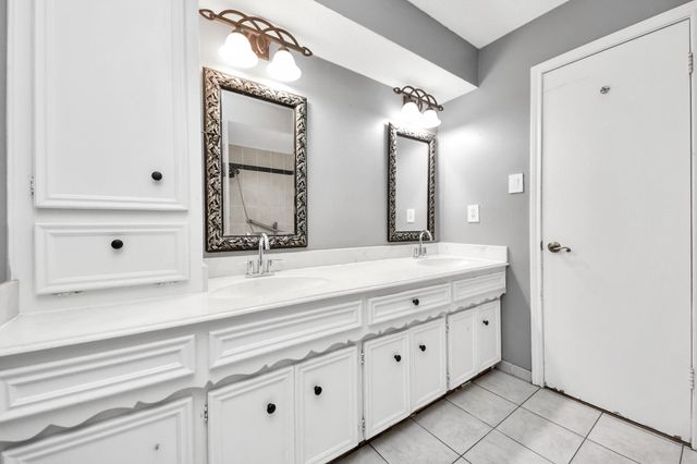5807 Foresthaven Drive, Houston, TX 77066