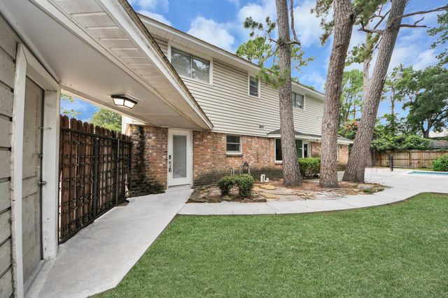 5807 Foresthaven Drive, Houston, TX 77066