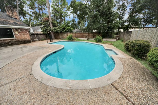 5807 Foresthaven Drive, Houston, TX 77066