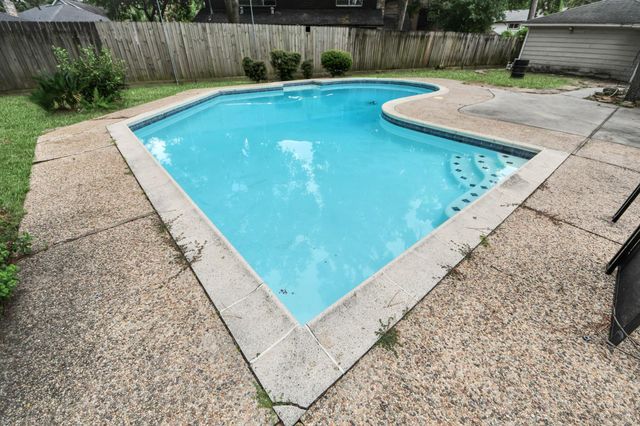 5807 Foresthaven Drive, Houston, TX 77066