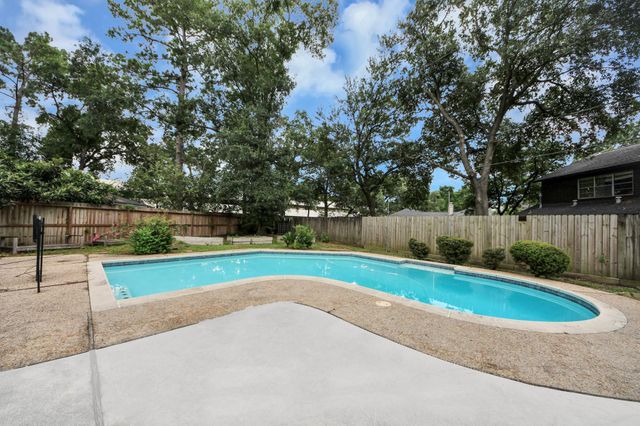 5807 Foresthaven Drive, Houston, TX 77066
