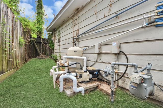 5807 Foresthaven Drive, Houston, TX 77066