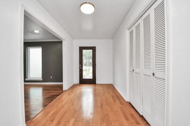 5807 Foresthaven Drive, Houston, TX 77066