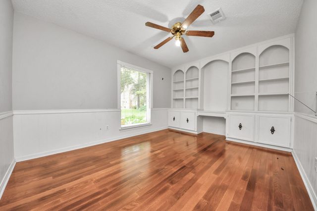 5807 Foresthaven Drive, Houston, TX 77066