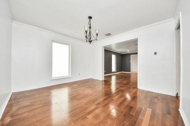 5807 Foresthaven Drive, Houston, TX 77066