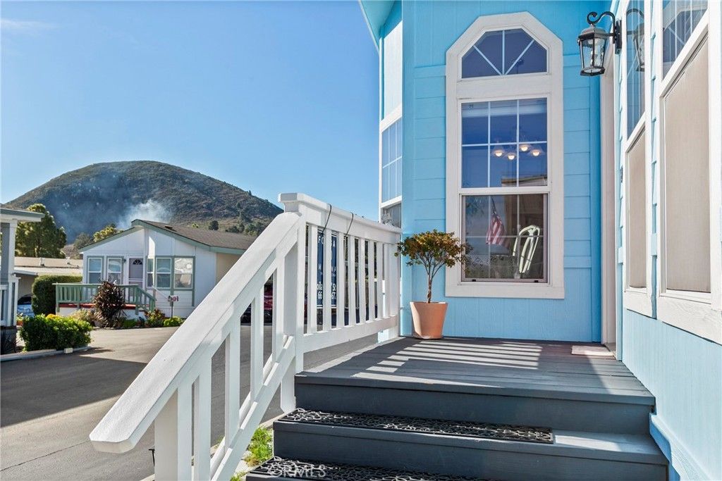 Image 3 of property listing at 1537 White Pine Drive 48, Morro Bay, CA 93442