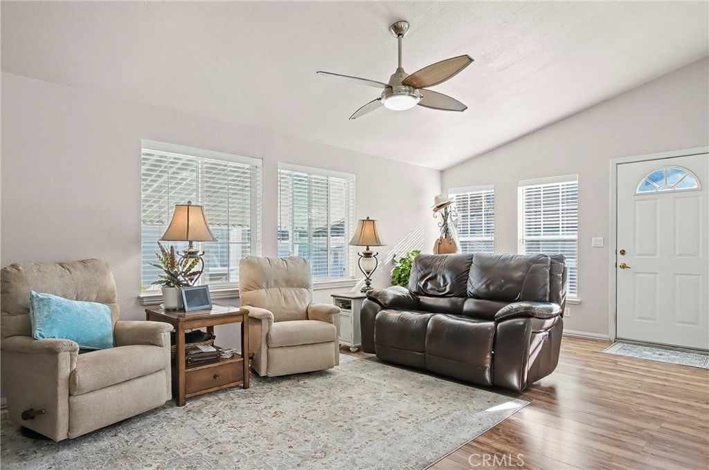 Image 4 of property listing at 1537 White Pine Drive 48, Morro Bay, CA 93442
