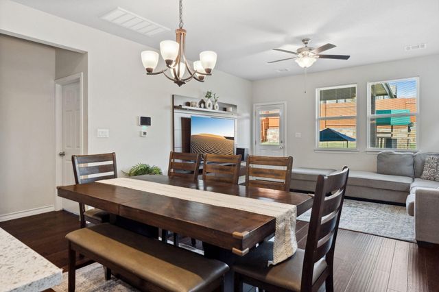 442 Thornless CIR, Buda, TX 78610