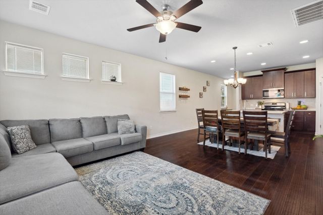 442 Thornless CIR, Buda, TX 78610