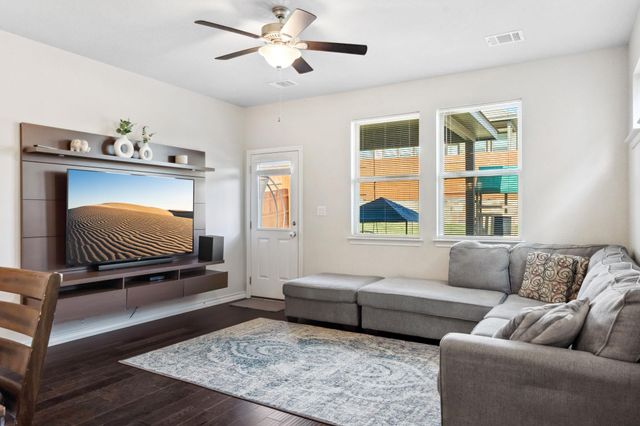 442 Thornless CIR, Buda, TX 78610