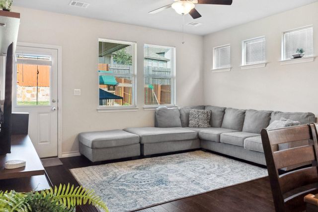 442 Thornless CIR, Buda, TX 78610